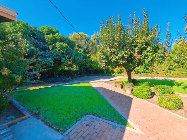 Building Photo - Price lowered & Limited-Time Offer: Get 50% Off Your First Month’s Rent! Beautiful Single Level H...