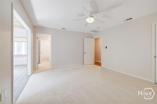 Building Photo - 14 Hemingway Dr