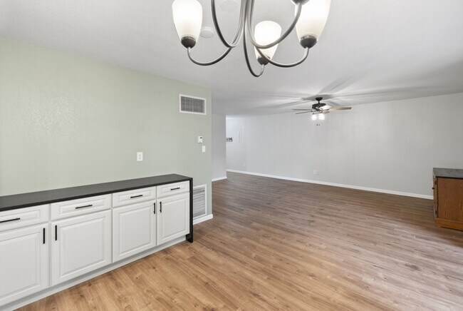 Building Photo - 777 Saturn Dr