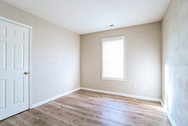 Building Photo - 1007 Kansas City Dr