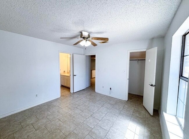 Building Photo - 412 Short Circuit