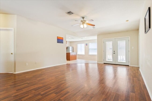 Building Photo - Charming 3/BR 2/BA One-Level Home in Round...