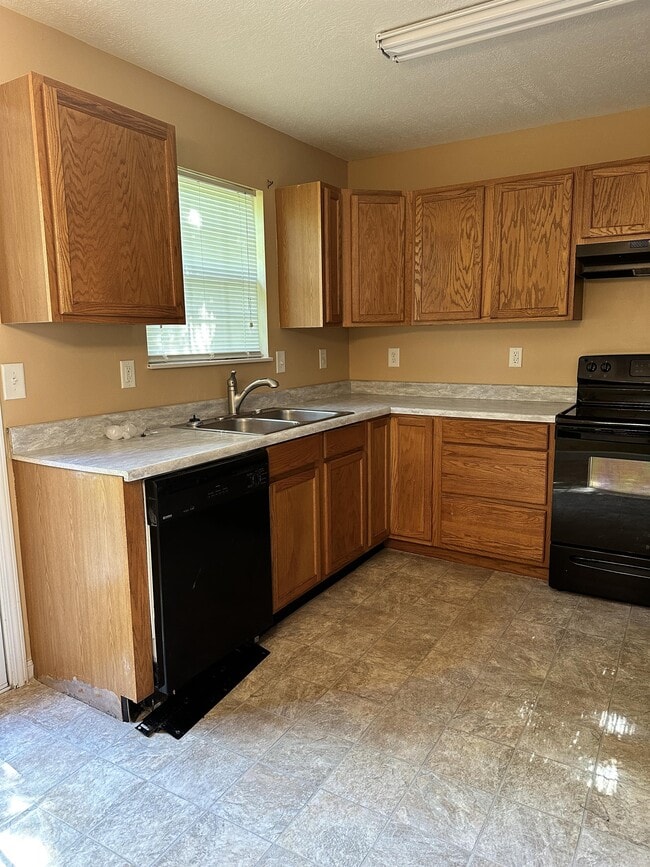 Building Photo - 1627 Maple View Way