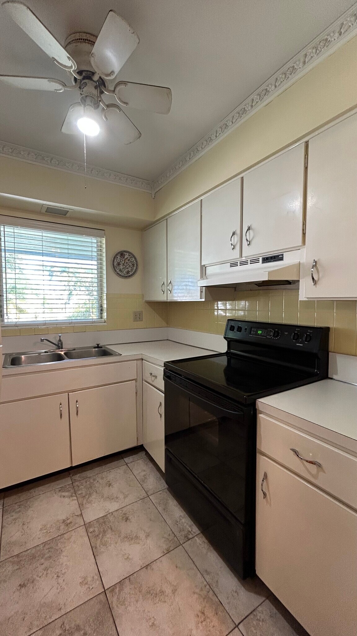 Building Photo - 3801 NE 22nd Ter