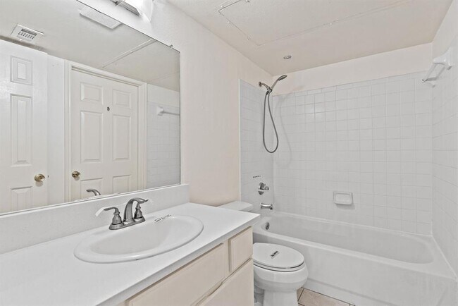 Building Photo - 501 W 26th St