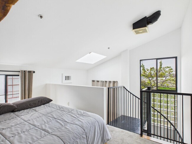 Building Photo - 3116 Adeline St