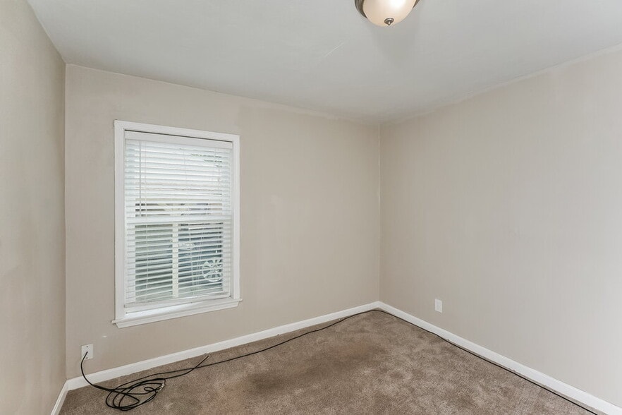 Building Photo - 4724 Granada Dr