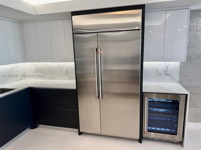 Building Photo - 900 Bay Dr