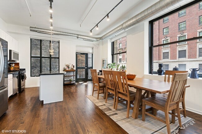 Building Photo - 6 E Monroe St