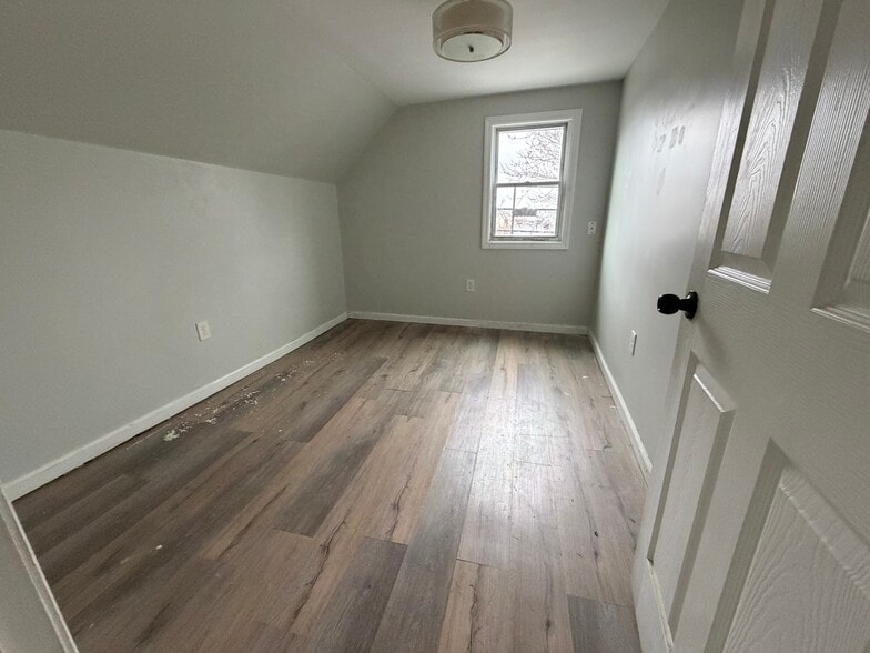 Building Photo - 223 Cator Ave