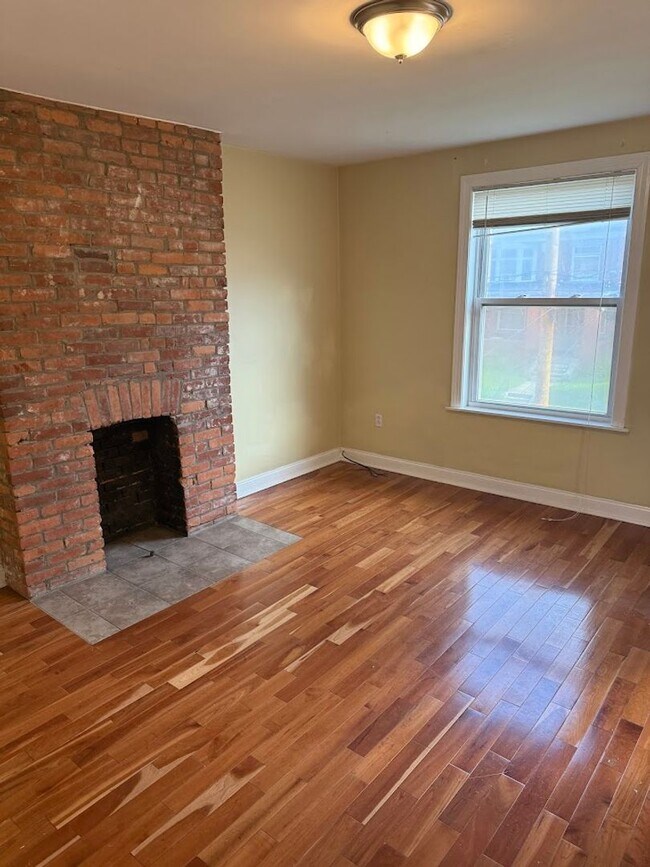 Building Photo - 5552 Avondale Pl