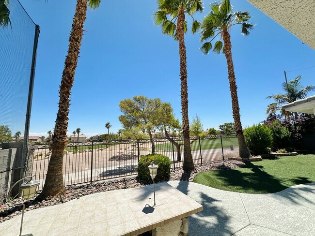 Building Photo - GORGEOUS 2 STORY HOME WITH A GRAND ENTRY &...
