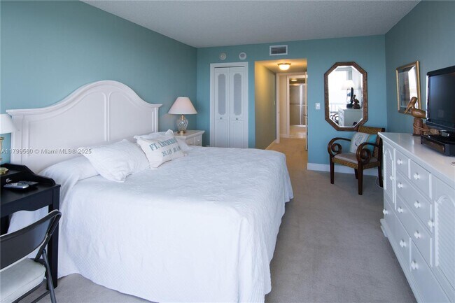 Building Photo - 2200 S Ocean Ln