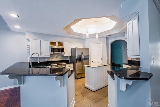 Building Photo - 400 Ridge Wood Cir