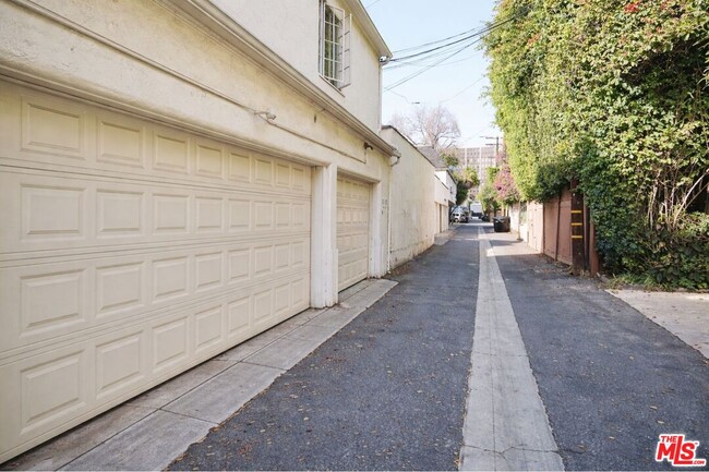 Building Photo - 214 S Spalding Dr