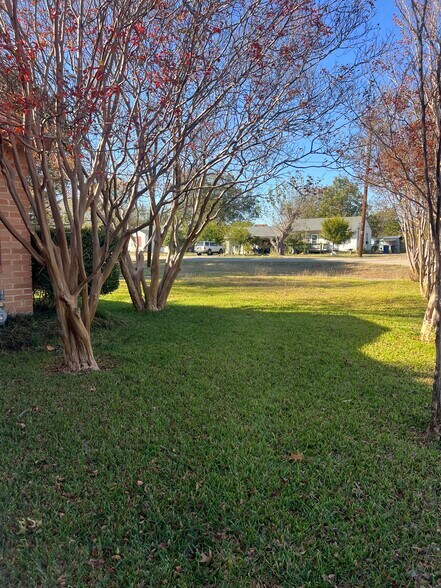 Building Photo - 126 E Colonial Dr