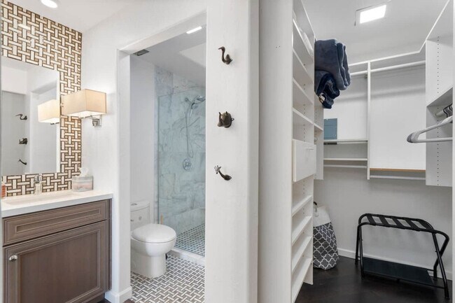 Building Photo - 7950 E Starlight Way