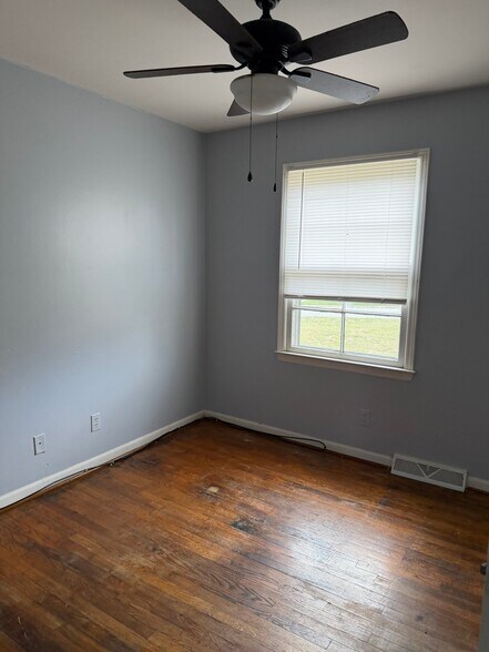 Building Photo - 4112 Ashmore Dr
