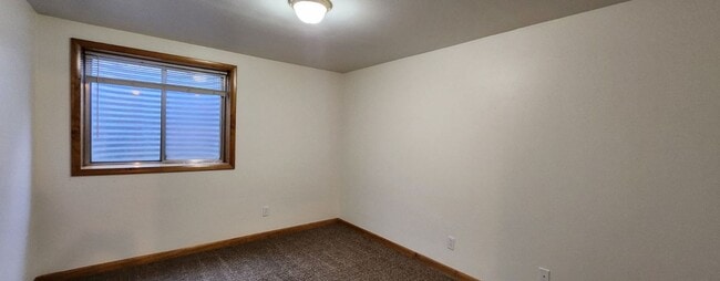 Building Photo - Spacious Single-Family Home with Vaulted C...