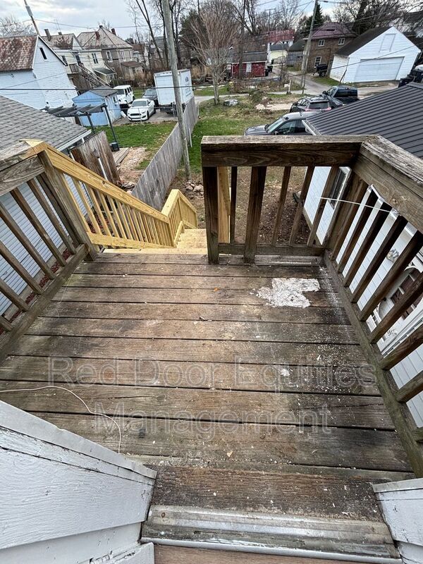 Building Photo - 522 N High St