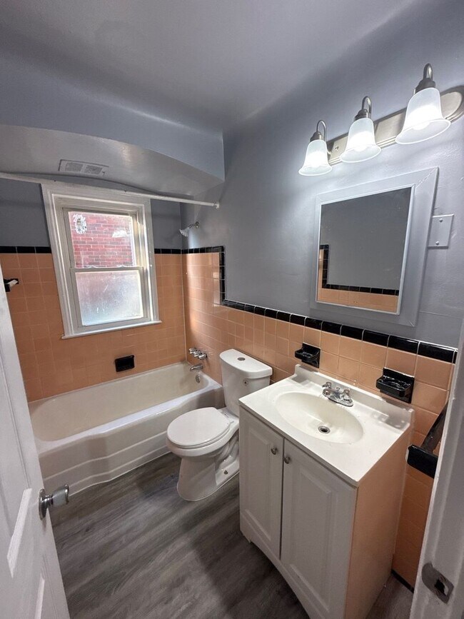 Building Photo - 3 Bedroom Home In Detroit
