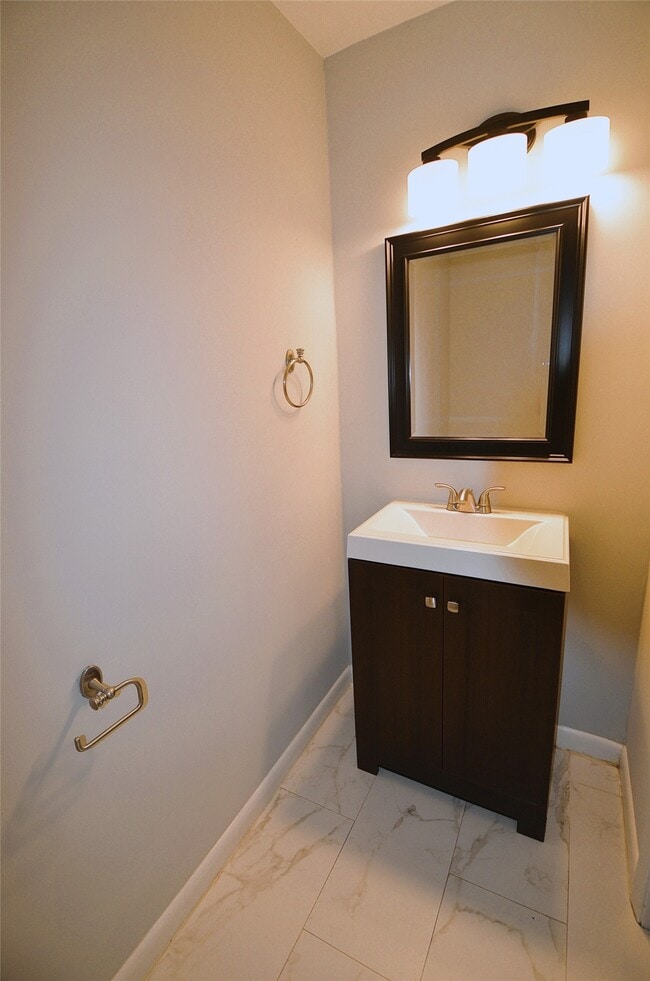 Building Photo - 1902 Coulcrest Dr