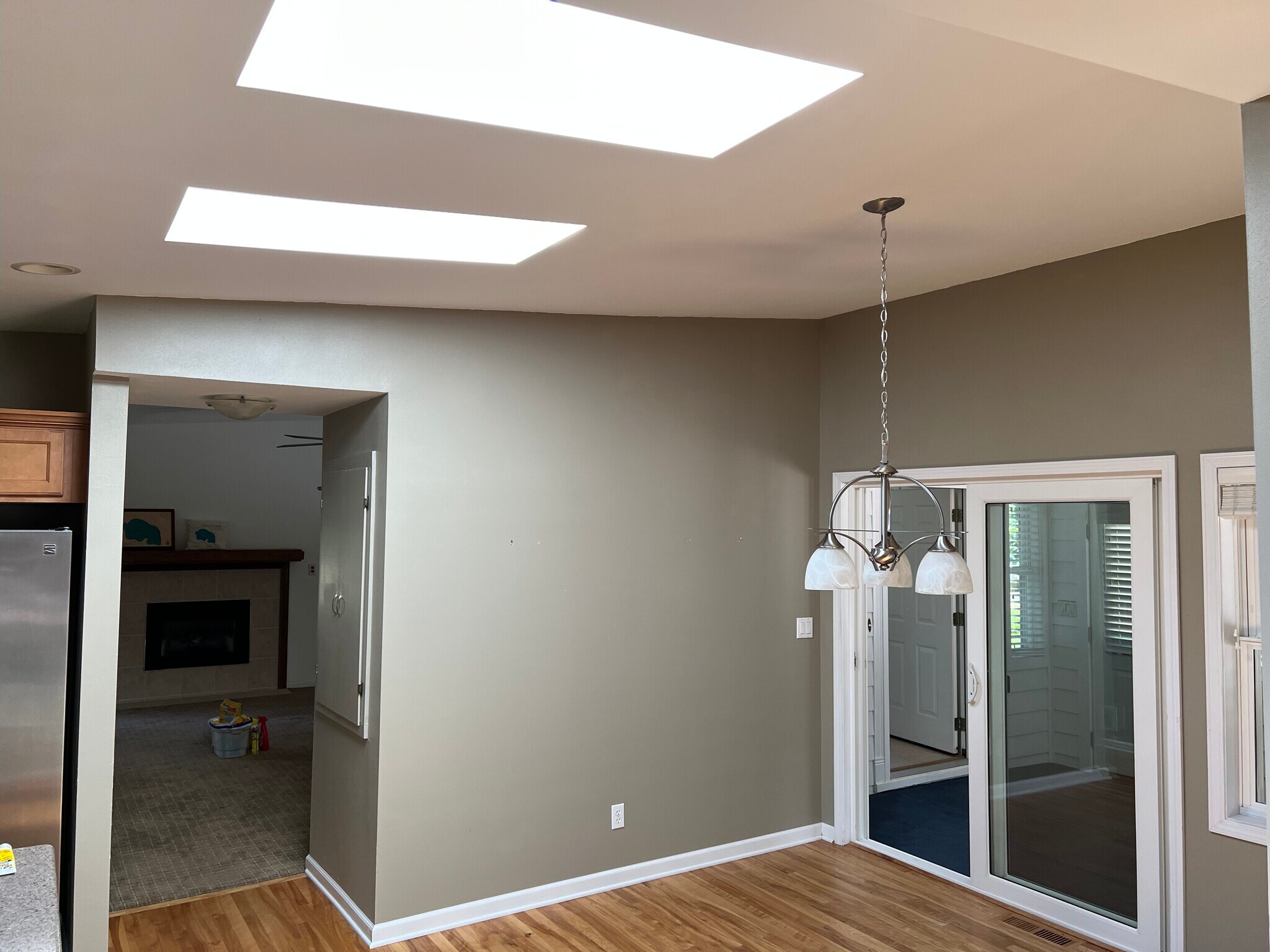Dining with skylights - 3295 N Silver Lake Dr