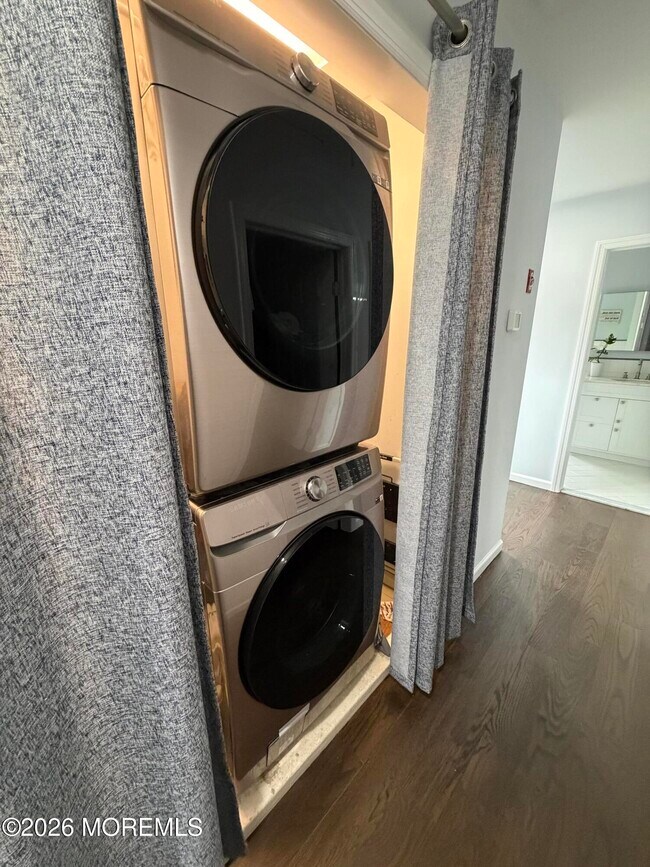 Building Photo - 41 Brookwillow Ave