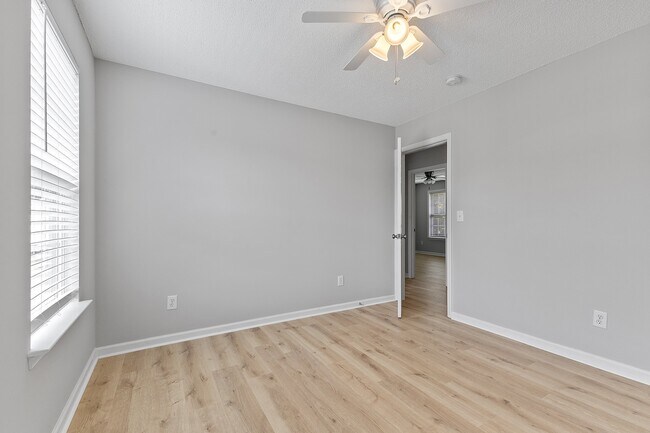 Building Photo - 2112 Echo Glen Ln