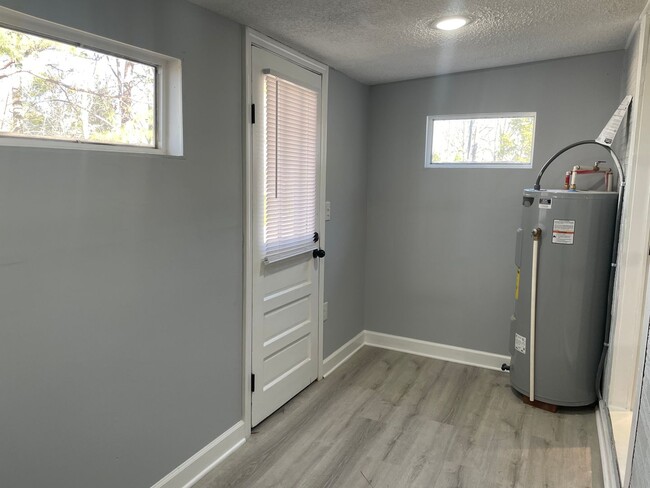 Building Photo - 2 Bed, 2 Bath newly renovated home located in Thomasville!