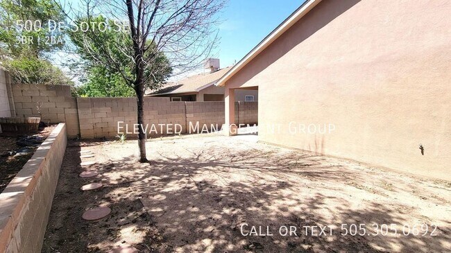 Building Photo - Beautiful Unit Ready for Immediate Move-In...