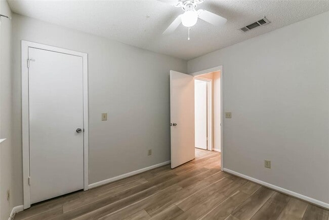 Building Photo - 9622 Oldenburg Ln