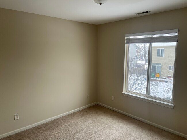 Building Photo - 690 Zachary Dr