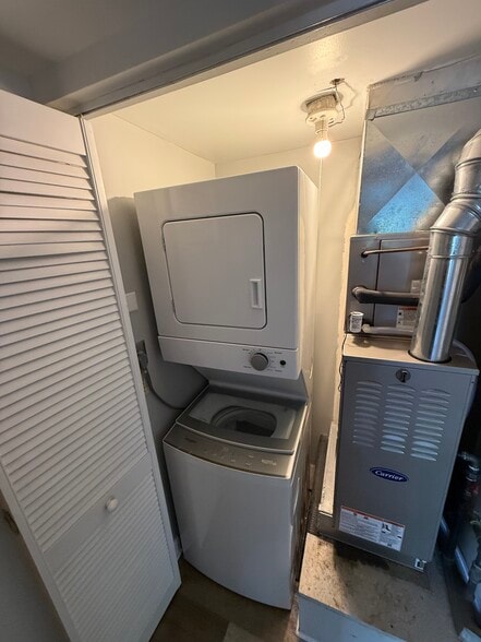 In-unit washer & dryer - 645 S Kirkwood Rd