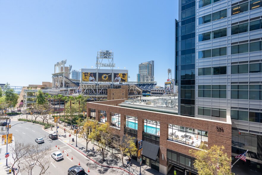 Great city views of Petco park and ballpark district - 321 10th Ave