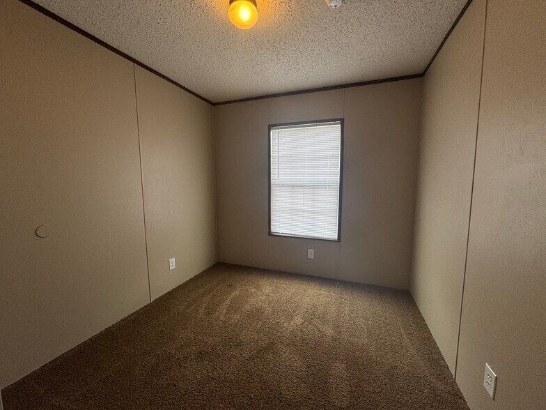 Building Photo - 4095 Geranium Ln