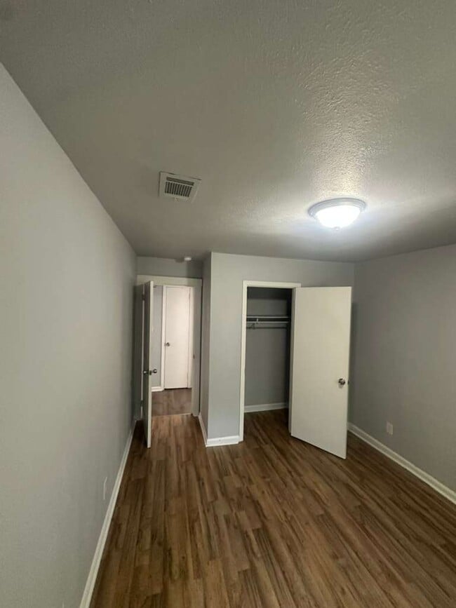 Building Photo - 533 Branham Ave SW
