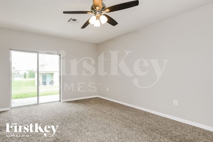 Building Photo - 621 Squires Grove Dr