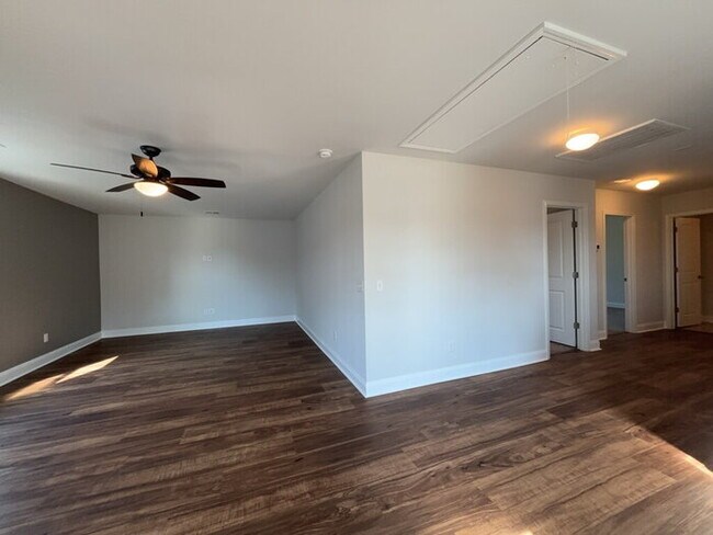 Building Photo - 203 Hayworth Rd