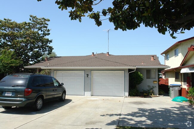 Building Photo - 4285-4287 Will Rogers Dr