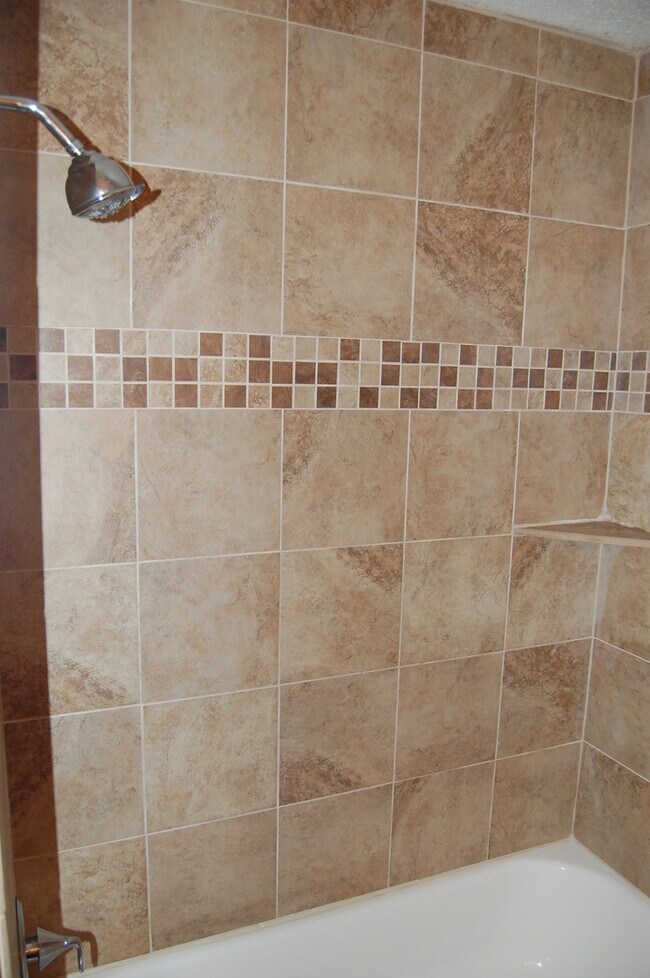 Building Photo - Great updated 4 bedroom 2.5 bath home, 2 c...