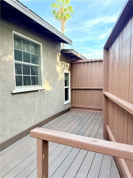 Building Photo - 1542 E Woodbury Rd