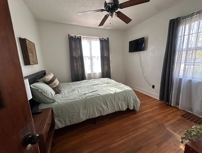 Building Photo - 1223 26th St