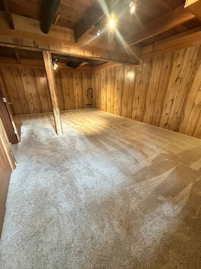 Building Photo - 3Bd/2.5Ba Newcastle Home