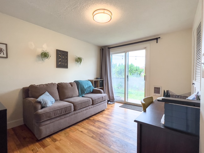 Building Photo - Charming and Cared for 3 bedroom, 1 bath home in the Brentwood-Darlington Neighborhood.