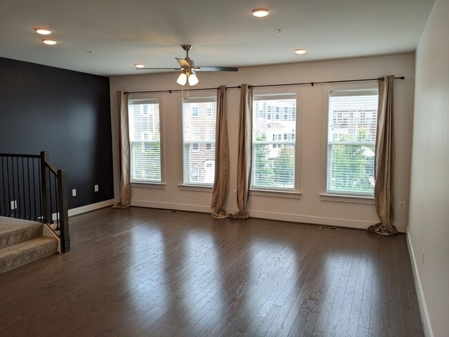 Building Photo - Gorgeous Newer Build (2019) 4 level townho...