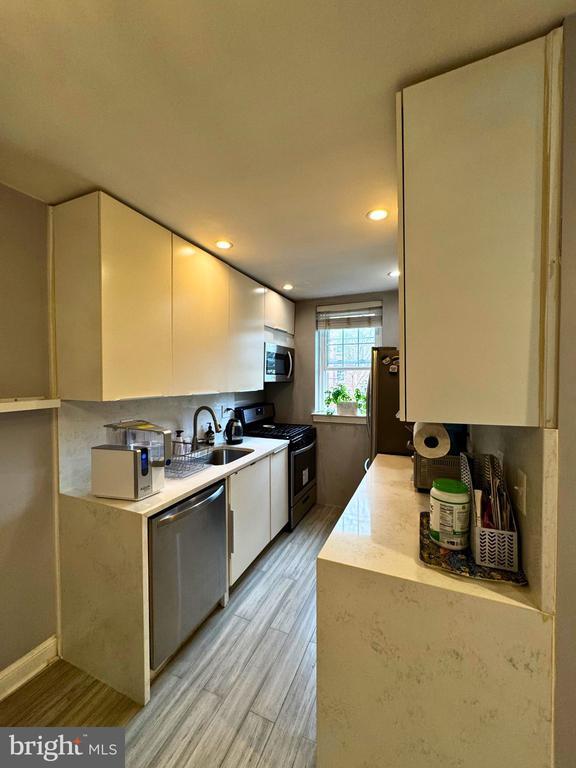 Building Photo - 24 S Old Glebe Rd