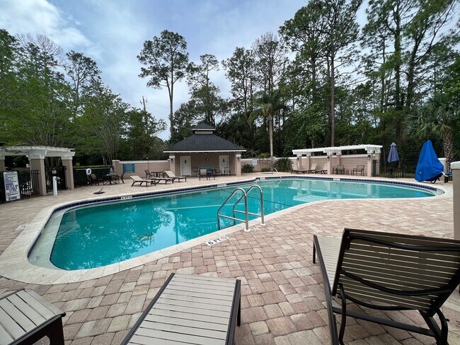 Building Photo - Wonderful 4/3 minutes from the beach! Must...
