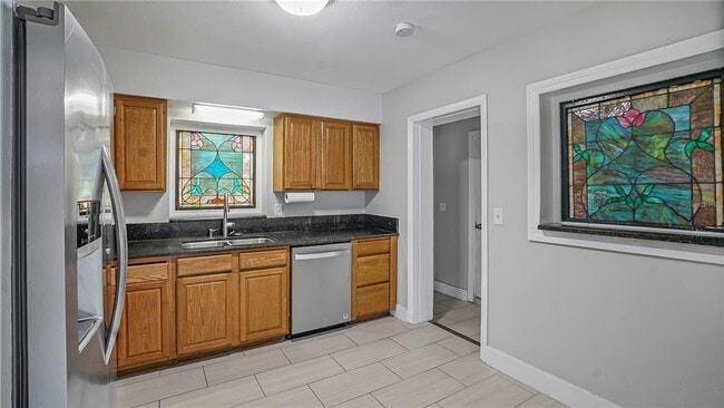 Building Photo - 2992 Chantilly Ave