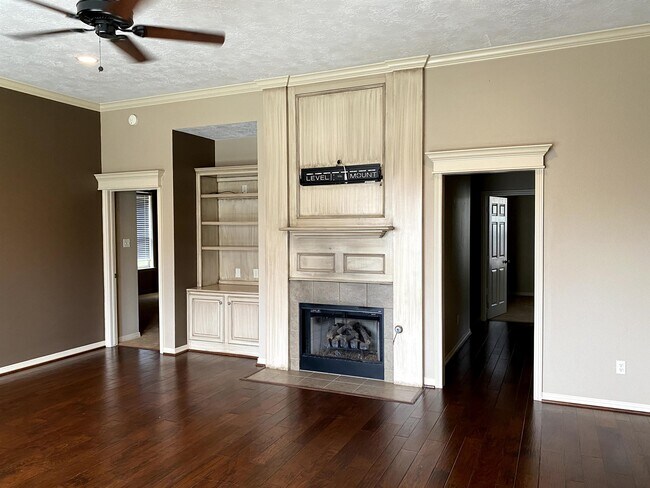 Building Photo - 8422 Alison Ave